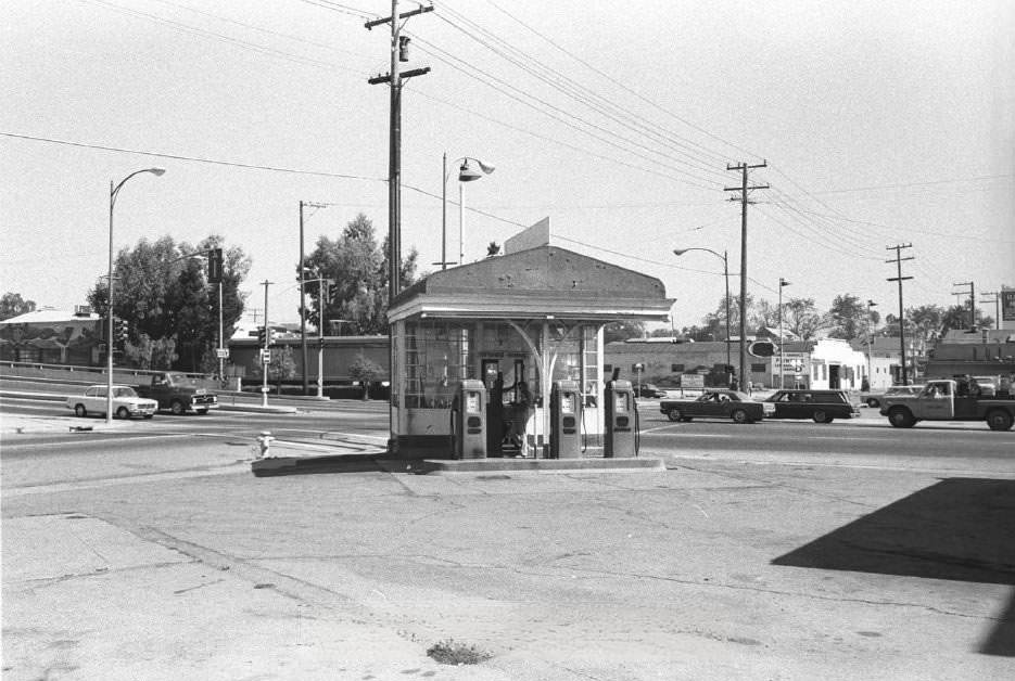 #151 Downtown San Jose, corner of Market and Julian, Associated Oil gas station on the corner with Coleman ramp in background, 1974
