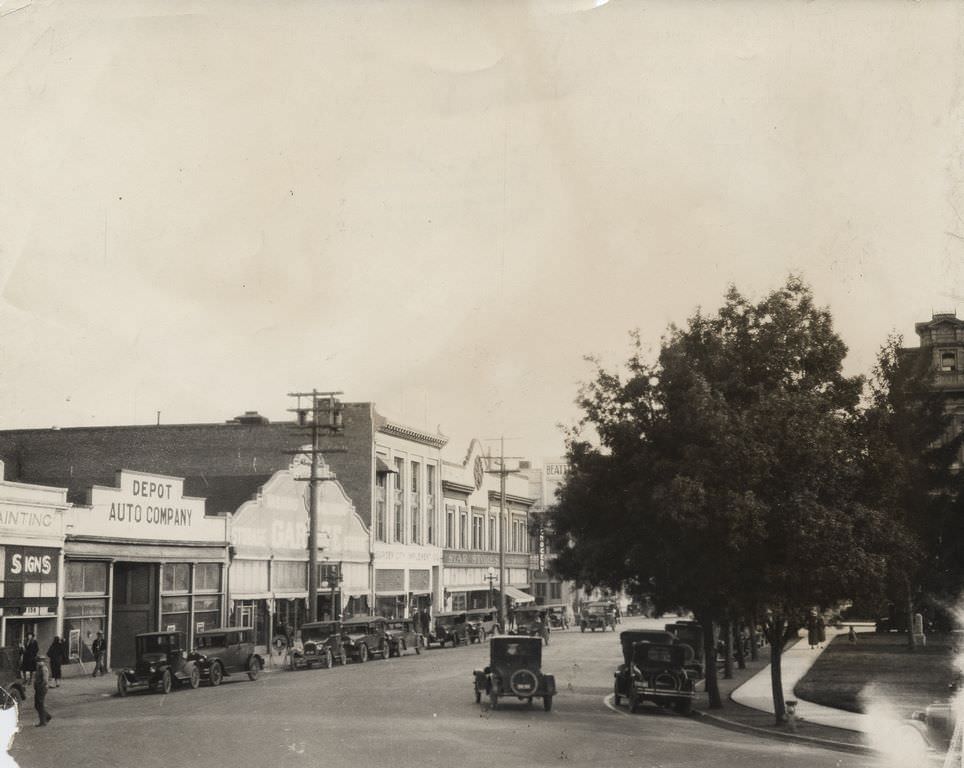 #145 Plaza along the northeast side, 1920
