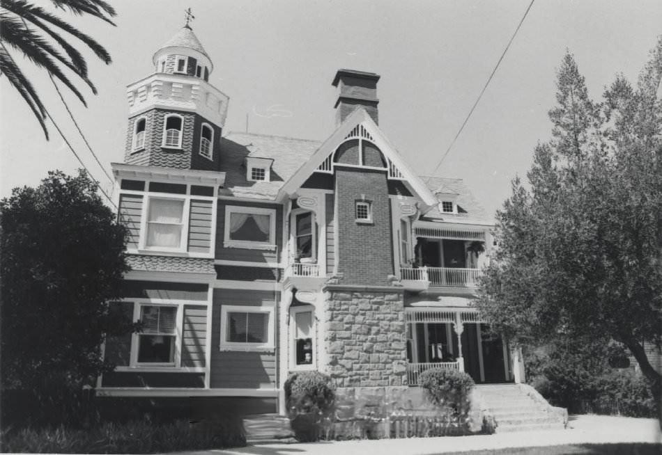 #20 Maynard House in Willow Glen. Photos probably taken for 1977 Historic Resources Inventory by Patty Loach and Bill Zavalaris, 1970