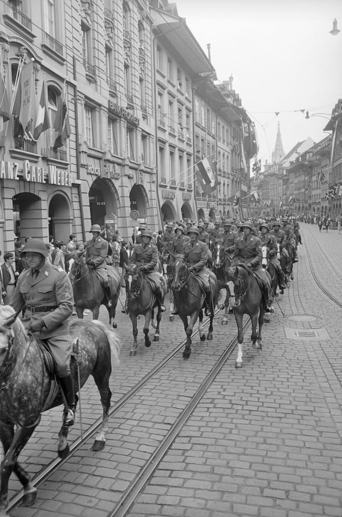 #144 Soldiers on horseback; State visit of the indian President V.V. Giri, 1970