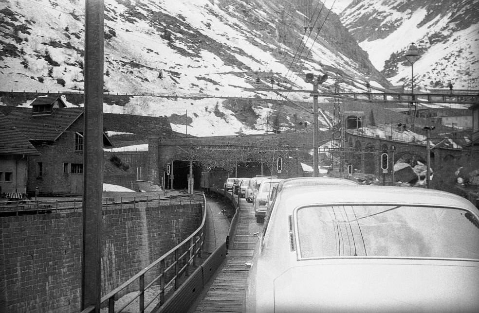 #170 Car transport by train, behind Schöllenenbahn, 1970