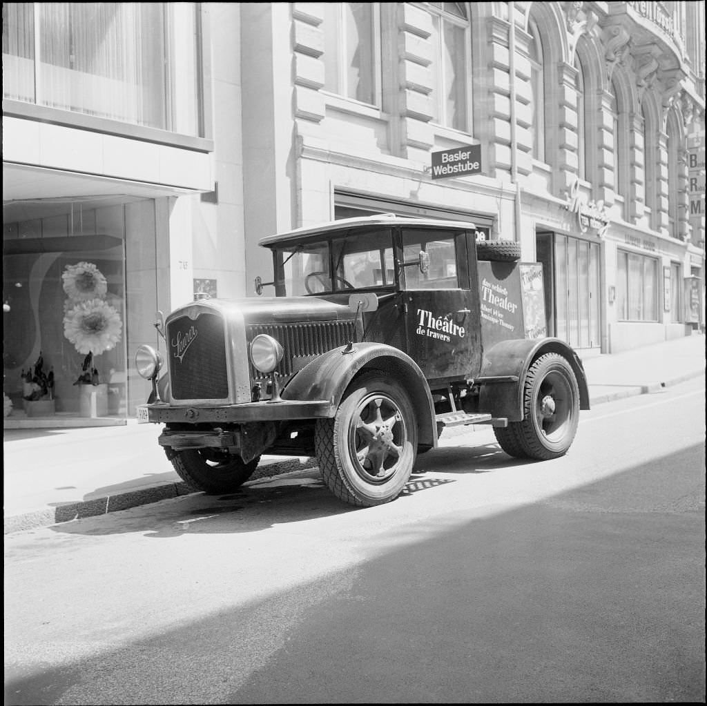 #172 Motorcar of the ‘Theatre crooked’ 1970