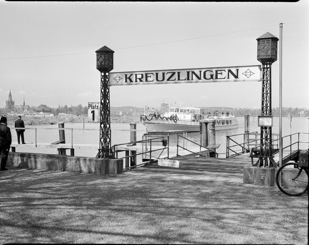 #182 Landing stage Kreuzlingen with motor ship “Schaffhausen”, around 1970