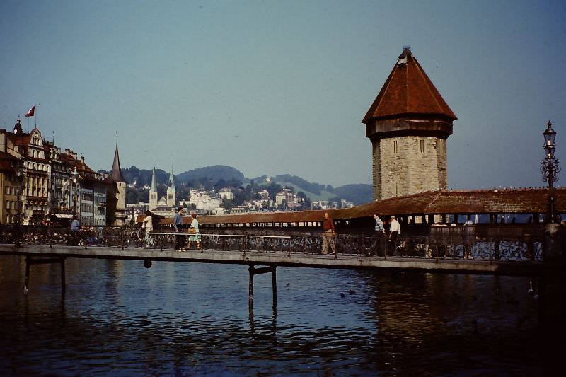 #19 Reuss with Kapellbrücke and Rathaussteg (bridge on foreground), Lucerne, 1979