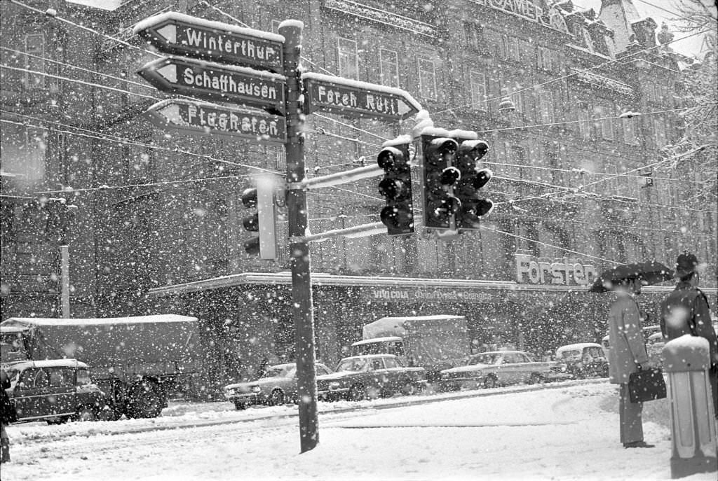#189 Snow at Bellevue square, Zurich, 1970