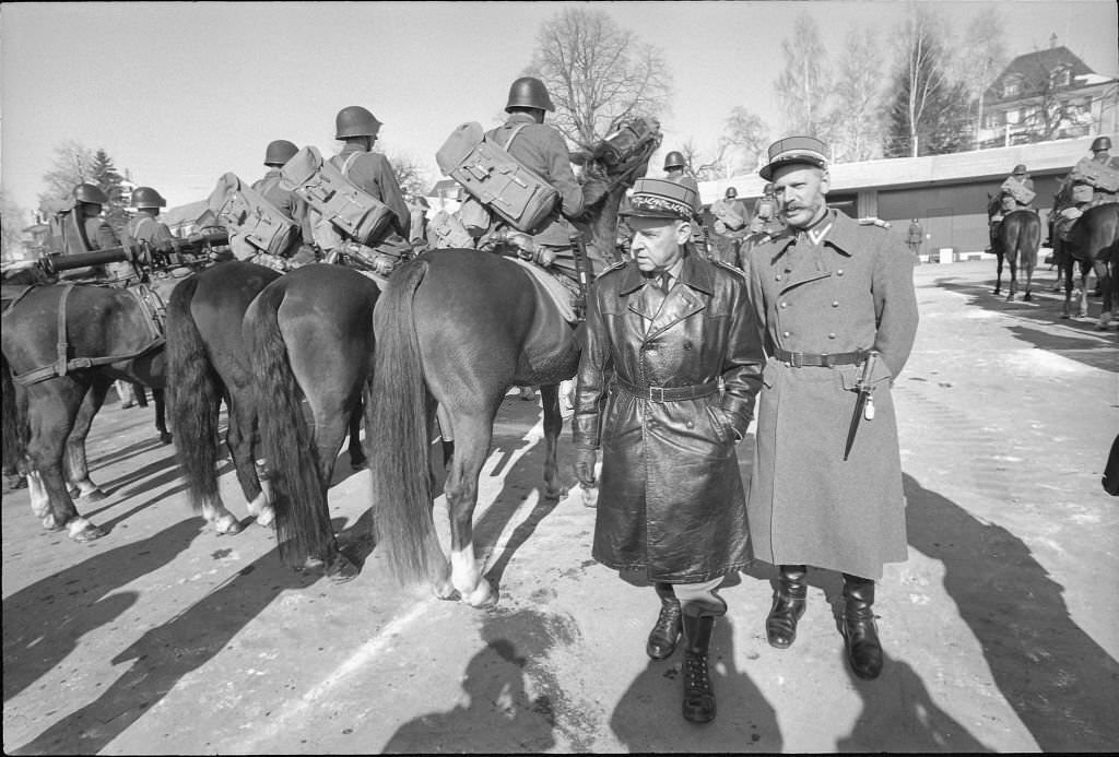#210 Demonstration of Dragoons regiment 1; Heitenried-Schwarzenburg 1970