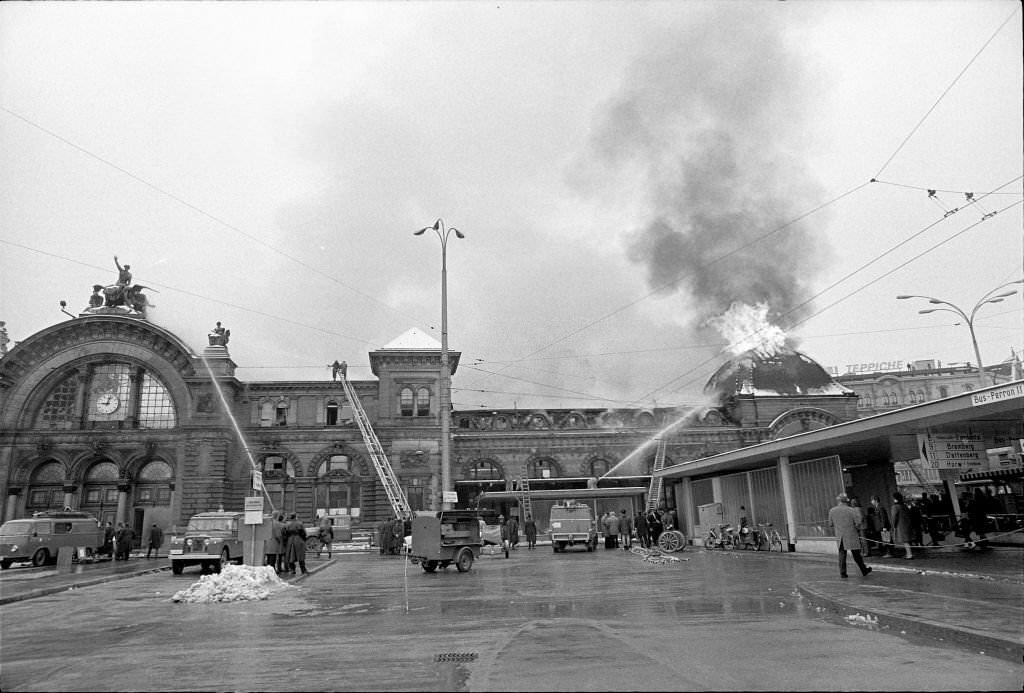 #220 Lucerne main railway station on fire, 1971