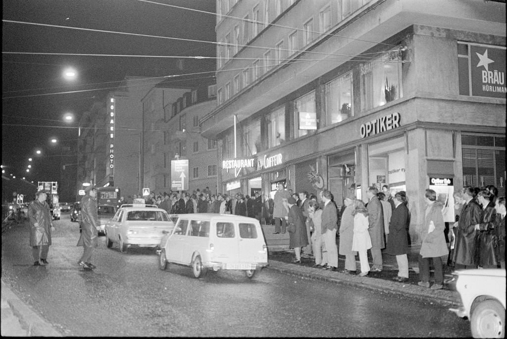 #251 Burst pipe, Schaffhauerplatz in Zurich 1970