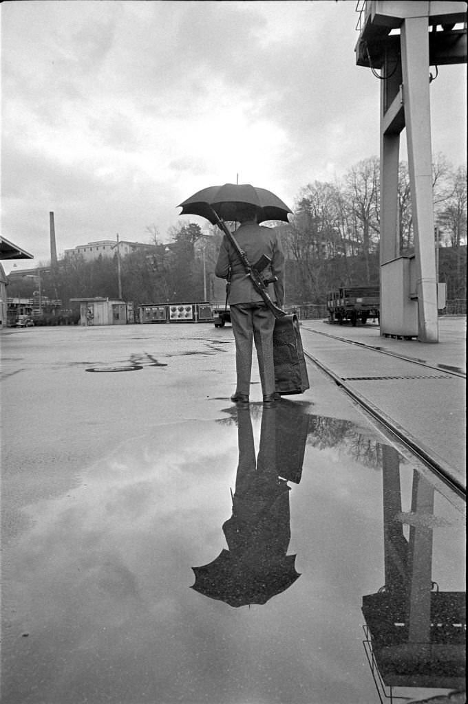 #257 Sodiers wears hut with umbrella, 1970