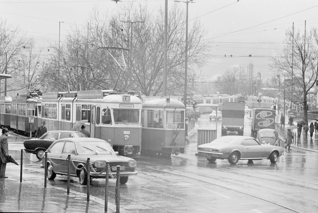 #67 Tramway traffic jam, Bellevue in Zurich 1970