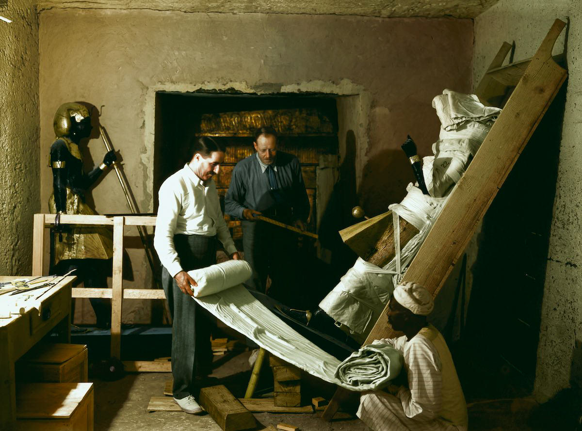 Howard Carter (on the left) working with his friend and colleague Arthur Callender on wrapping one of two sentinel statues of Tutankhamun (Carter no. 22) found in the Antechamber. Tutankhamun’s Tomb, December 1925