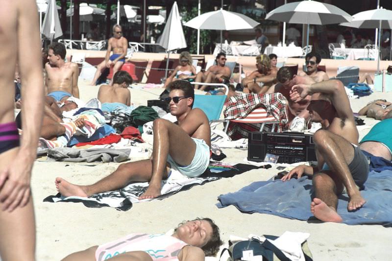 #37 Stunning Photos of Waikiki Beach, Hawaii, in the late 1980s #37 Places & People