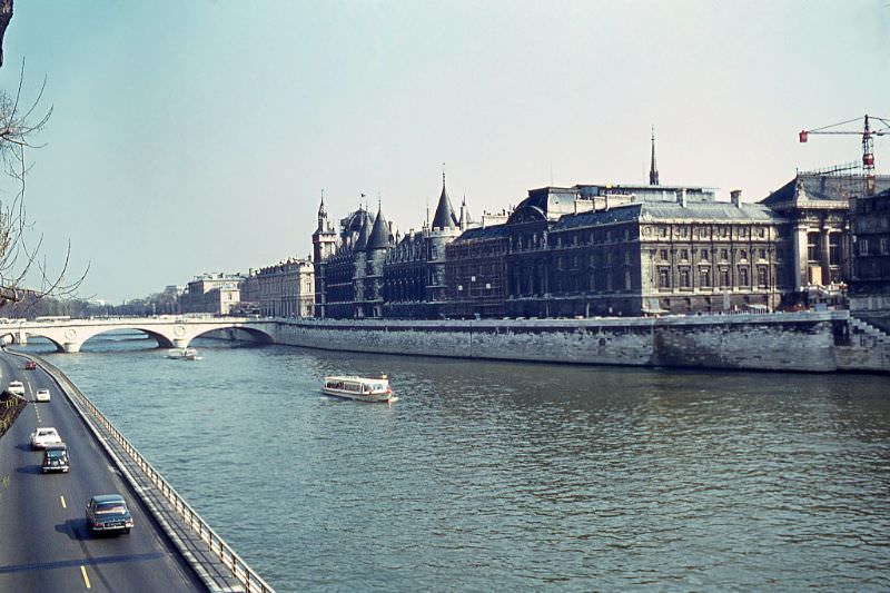 #112 Conciergerie, Paris, 1968