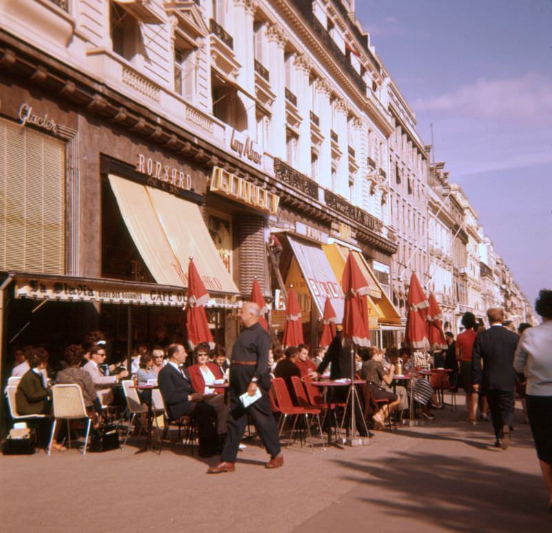 #88 Champs-Élysées, Paris, 1961