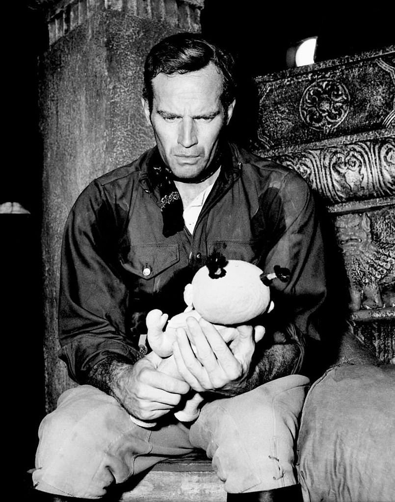 Charlton Heston on location in Madrid for the movie ’55 days of Peking ‘, 1963,