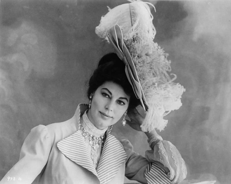 #17 Gorgeous Photos of Ava Gardner in Beautiful Costumes from the movie ’55 Days at Peking (1963)’ #17 Cele