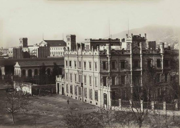 #19 Casa Gibert, Plaça Catalunya