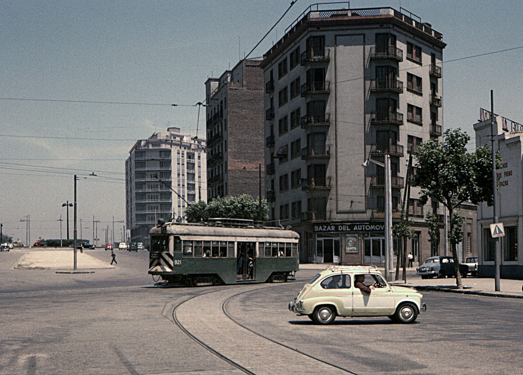 Stunning Color Photos of Barcelona Tramways in the 1960s Vehicles &; Transportation