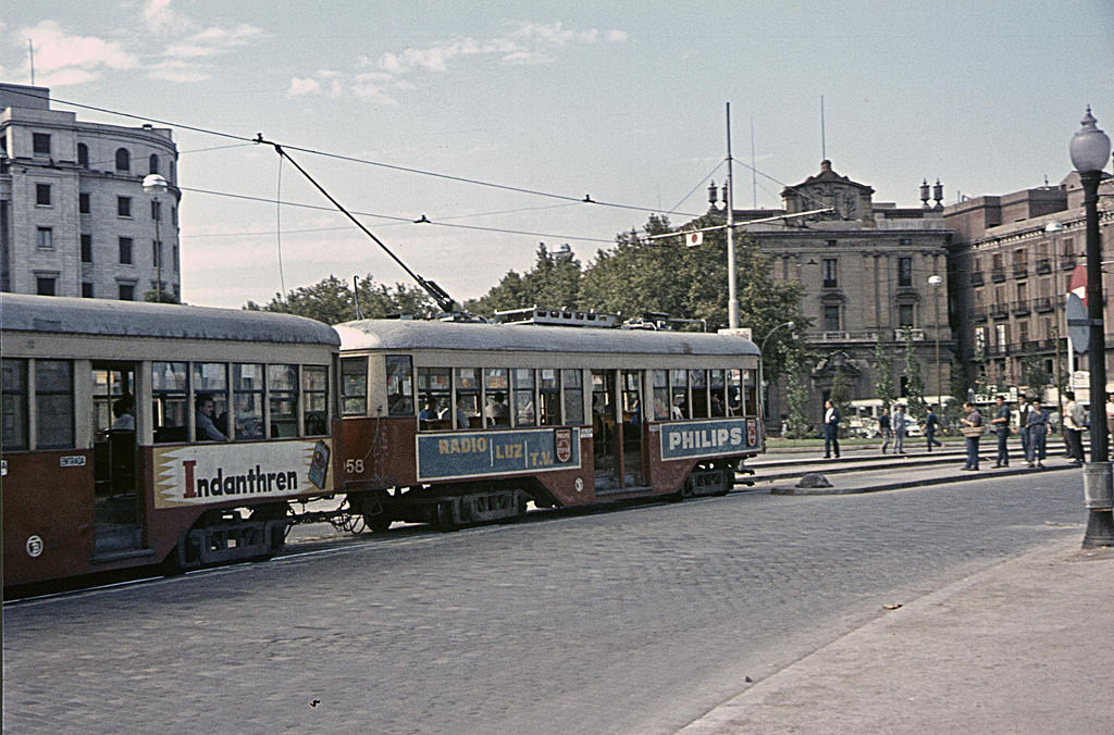 Stunning Color Photos of Barcelona Tramways in the 1960s Vehicles &; Transportation