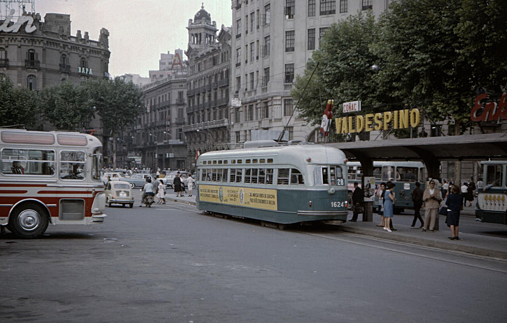 Stunning Color Photos of Barcelona Tramways in the 1960s Vehicles &; Transportation