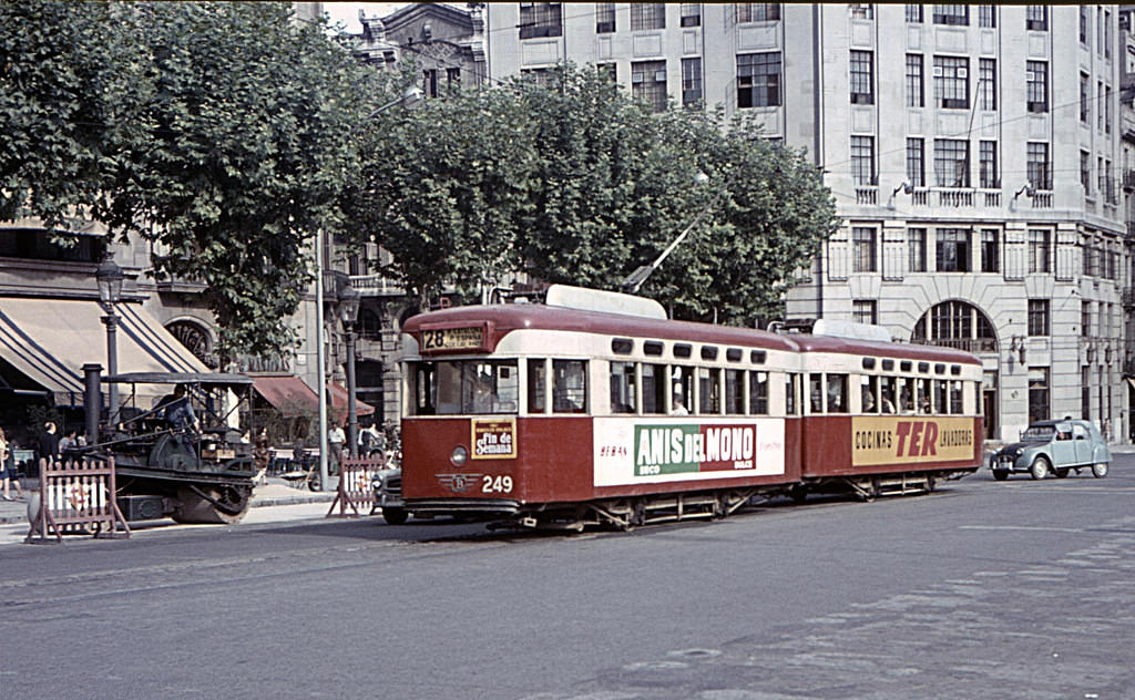 Stunning Color Photos of Barcelona Tramways in the 1960s Vehicles &; Transportation