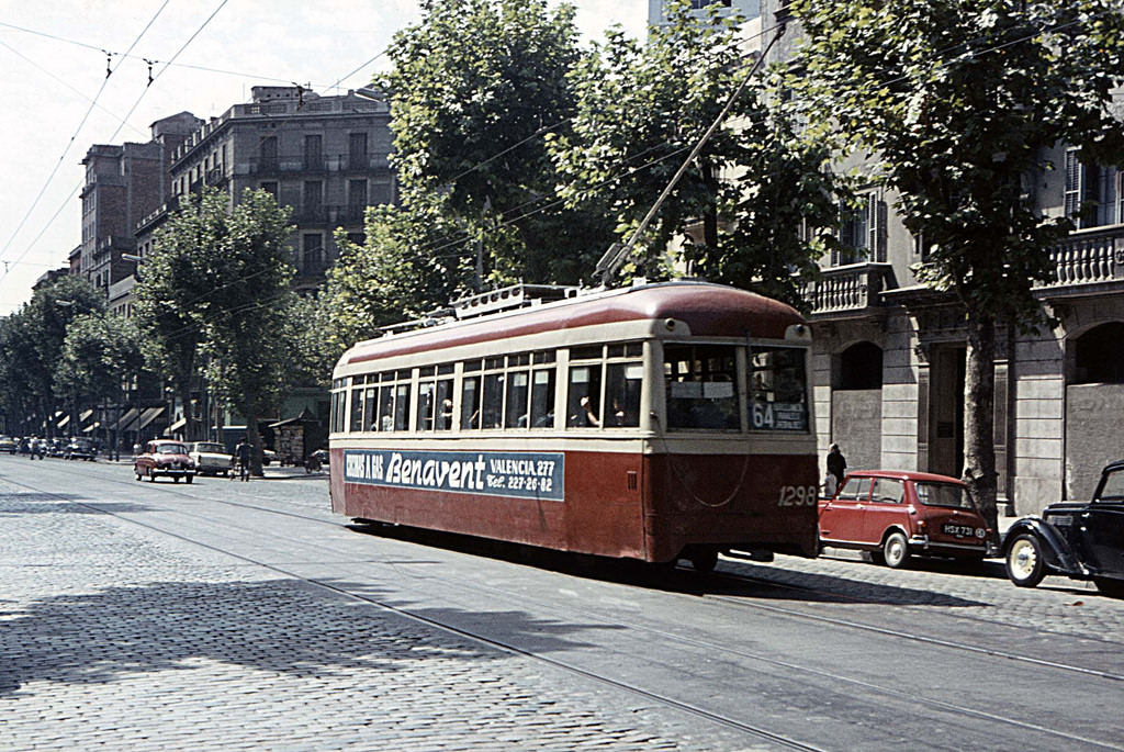 Stunning Color Photos of Barcelona Tramways in the 1960s Vehicles &; Transportation