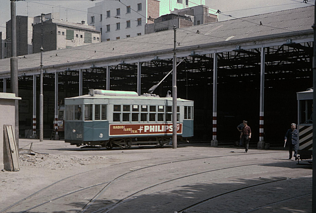 Stunning Color Photos of Barcelona Tramways in the 1960s Vehicles &; Transportation