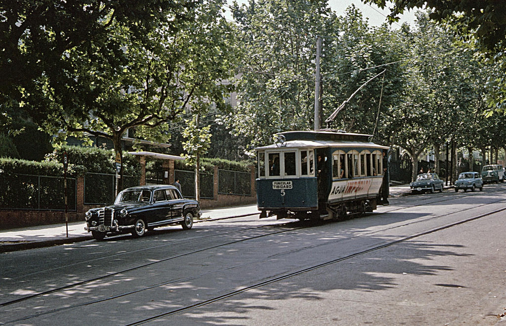 Stunning Color Photos of Barcelona Tramways in the 1960s Vehicles &; Transportation
