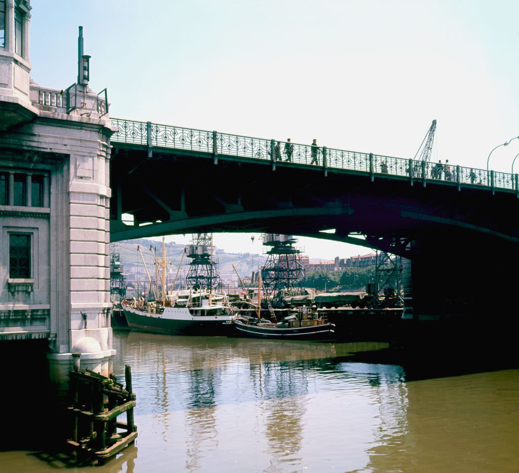 #32 “Rua of the Alameda” and bridge of “El Generalisimo”, Bilbao, Vizcaya, Spain, 1965.