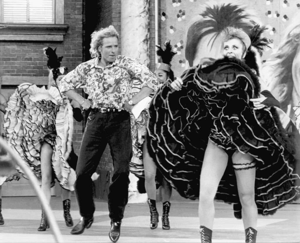 #23 International Radio Exhibition in Berlin with the ladies of the television ballet dancing a can-can, 1989