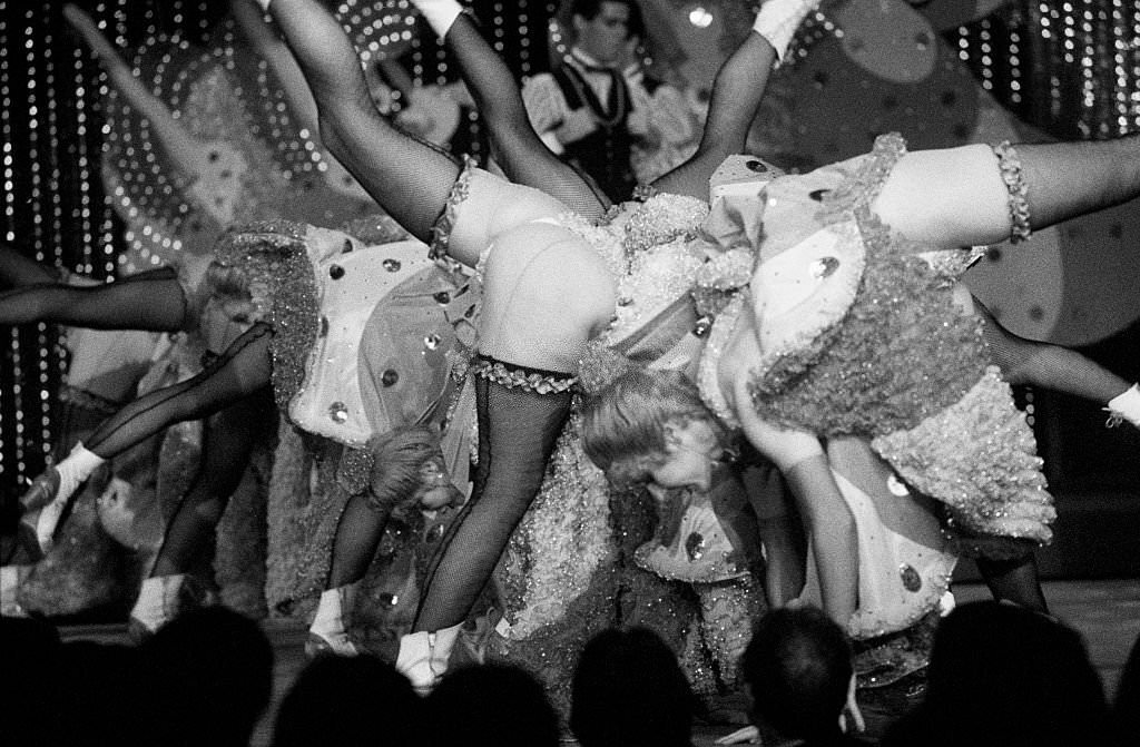 #24 Stage show in homage to past cabaret acts with reference to Toulouse-Lautrec, La Goulue and Aristide Bruant, who were frequent visitors to the Moulin Rouge at the end of the 19th century.