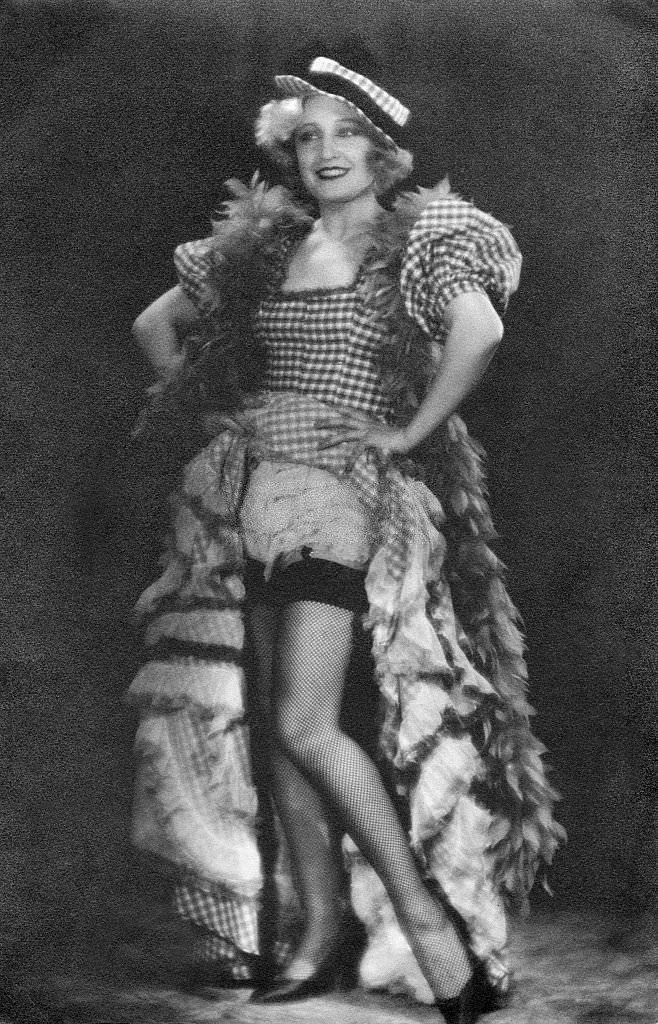 #15 Revue girls The dancer Gerty Reichenall in a can-can costume with black stockings, Berlin, 1932