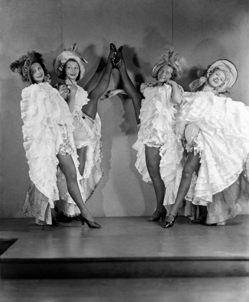 #95 French cancan dancers, 1920