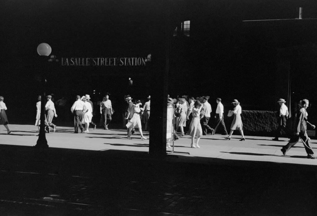 #16 5 Oclock Crowd, LaSalle Street Station, Chicago, Illinois, July 1941