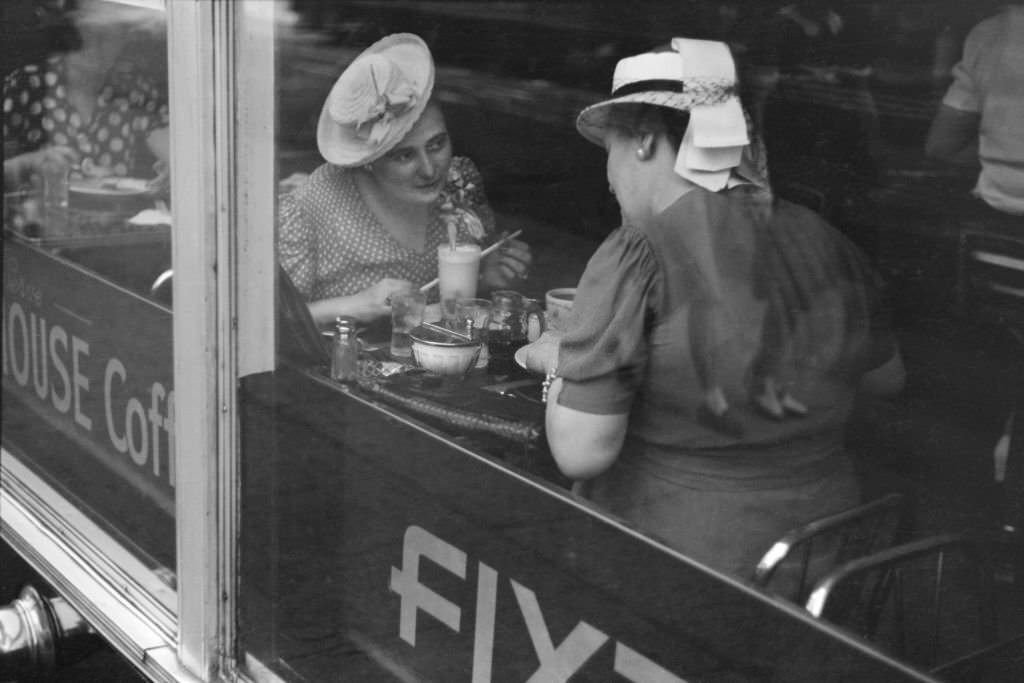 #41 Coffee Shop, Chicago, Illinois, July 1941