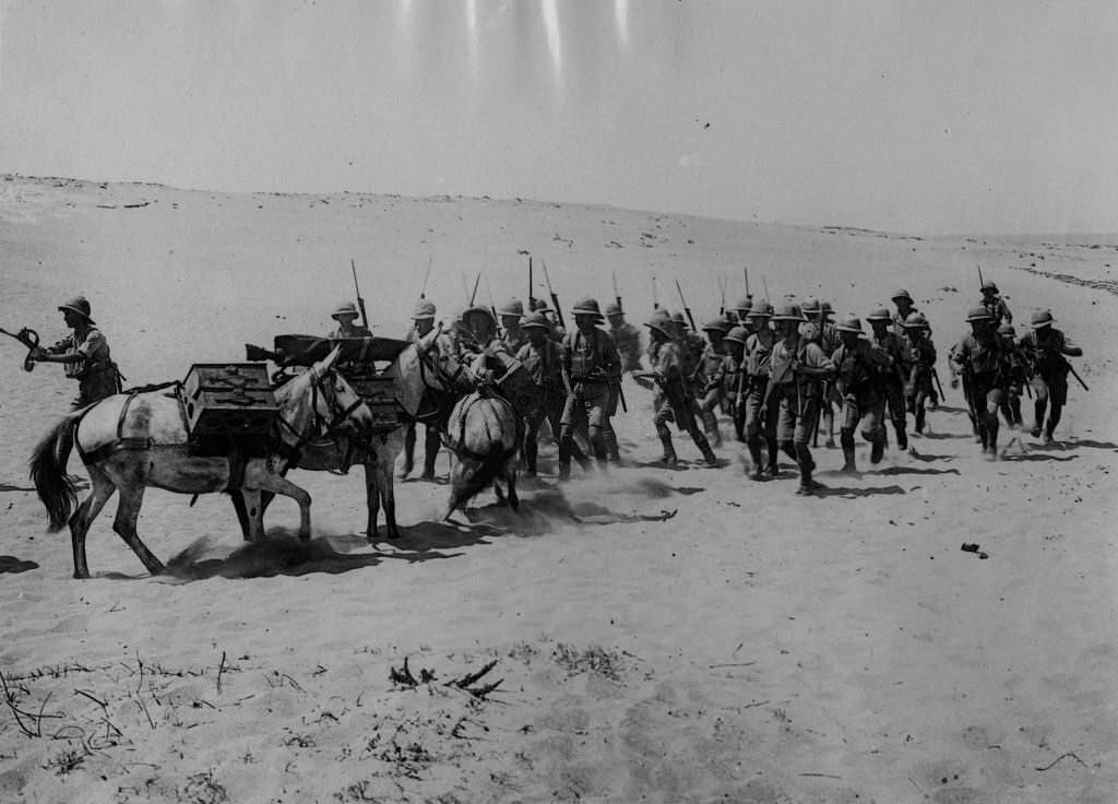 #31 Midland troops (Lewis Gun Section) preparing to mount guns