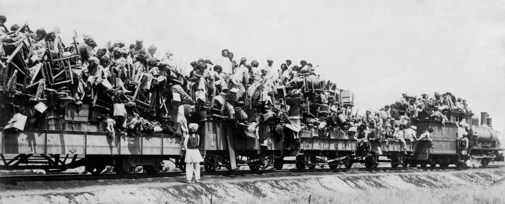 #72 Workers on the train in Egypt, 1910