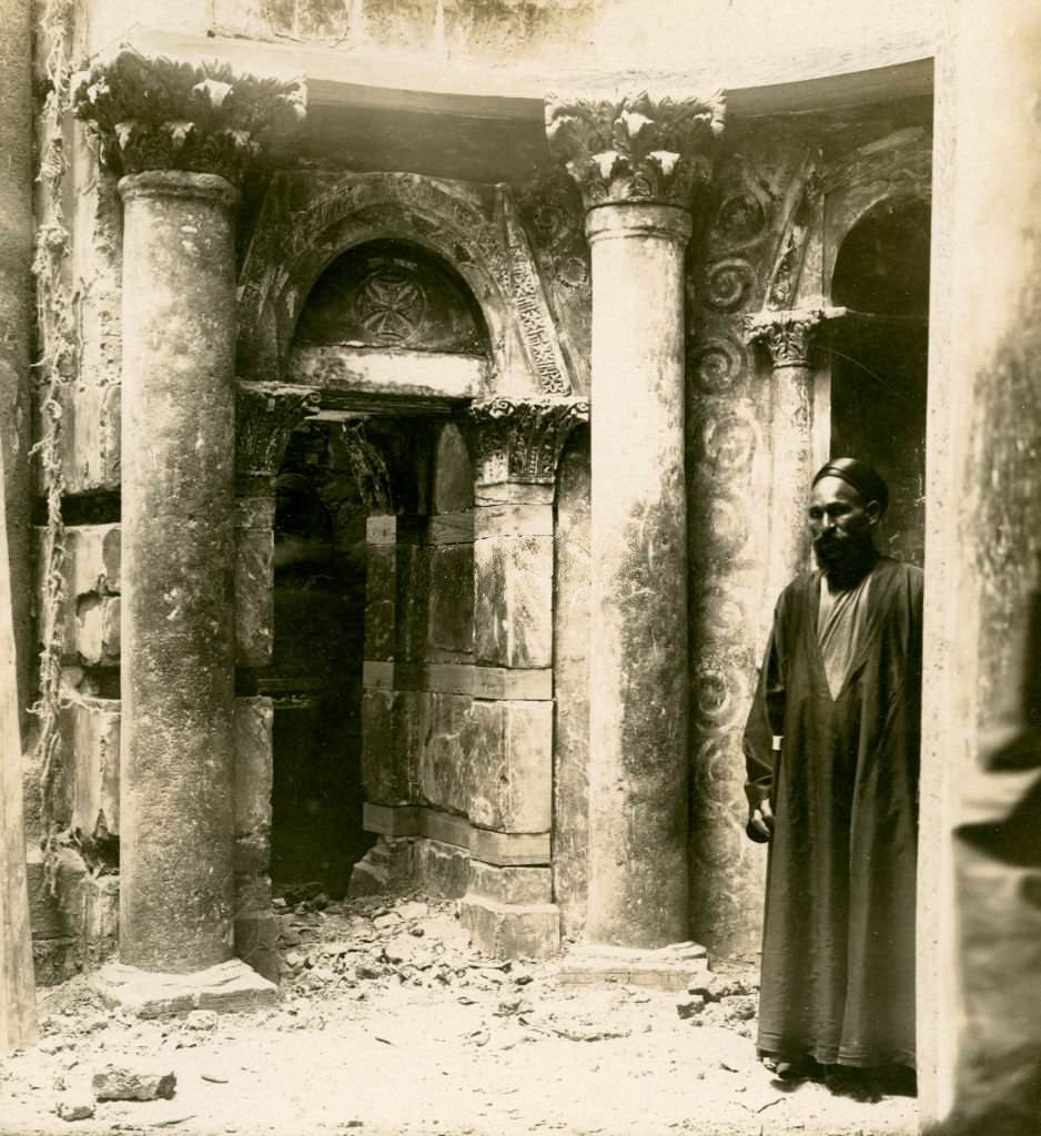 #83 Western gate of northern apse, Red Convent, 1912
