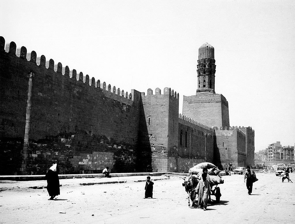 #185 City wall Cairo, 1976- 1976