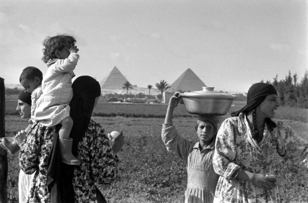 #38 Fellach women with their children in a field near Cairo, 1971
