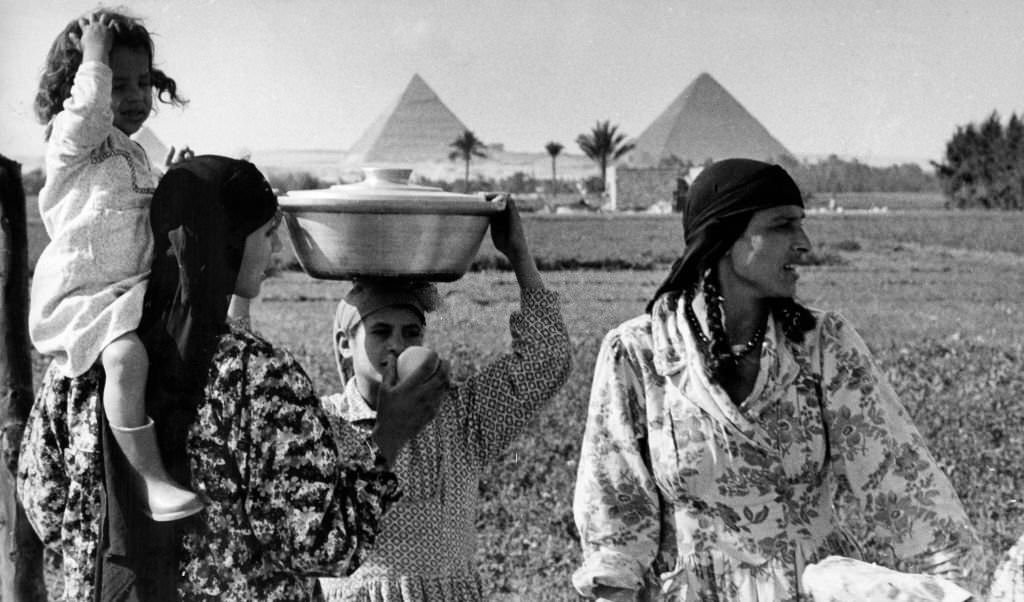 #43 Fellah women in a field in front of the pyramids near Cairo, 1972