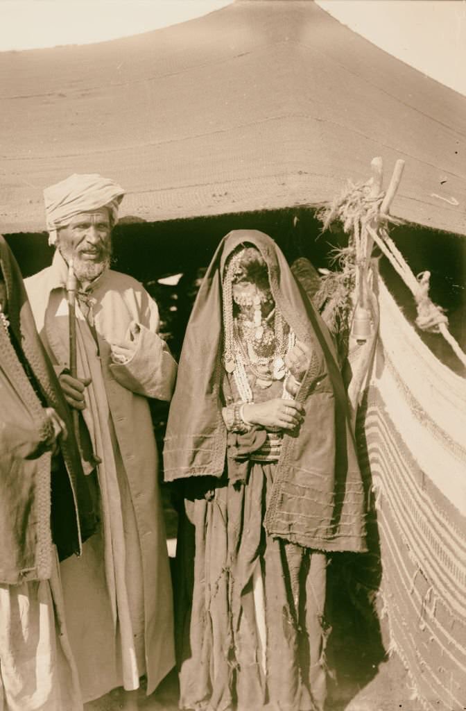 #155 Bedouin coupl in Sinai, Egypt, 1900.
