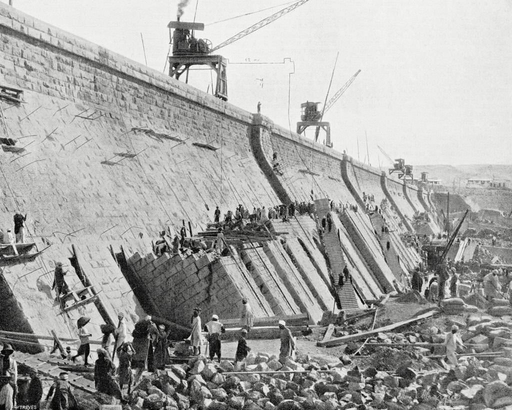 #21 Construction of the Aswan Dam with the contribution of Italian labour, Egypt, 1908