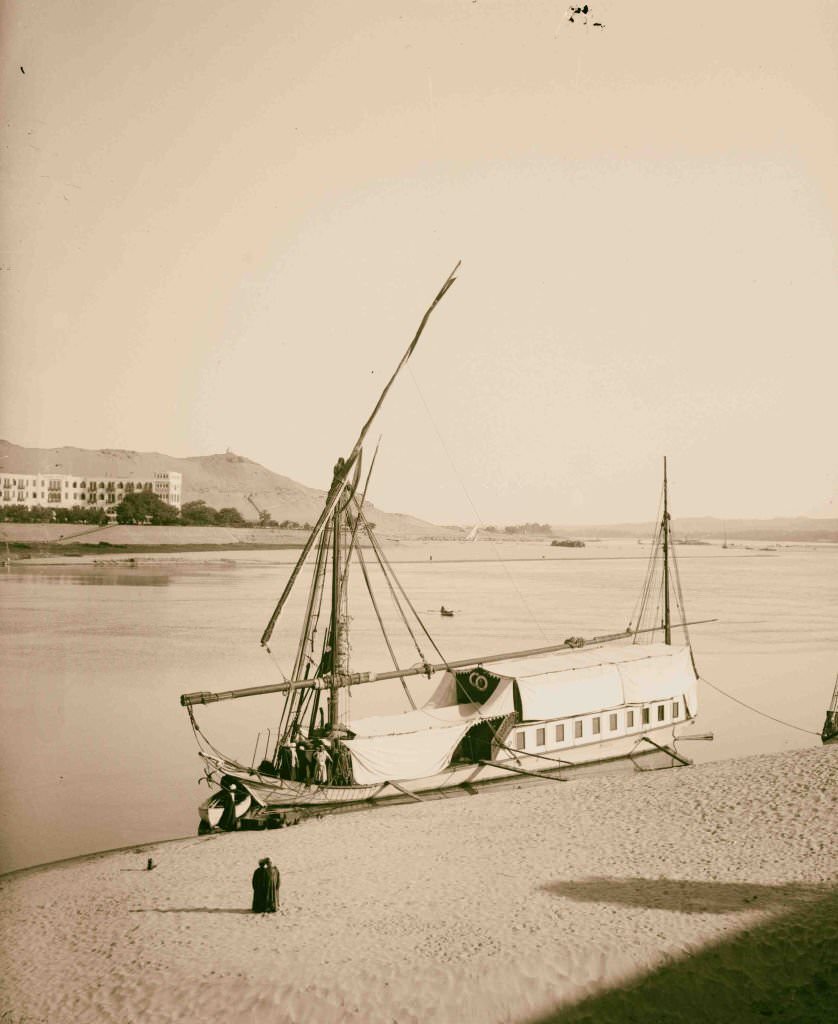 #209 Dahabeah, boat for travelling on the Nile, 1900