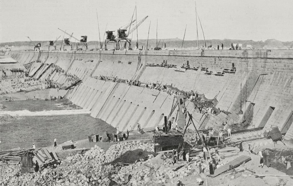 #23 Construction of the Aswan Dam with the contribution of Italian labour, Egypt, from L’Illustrazione Italiana, 1908