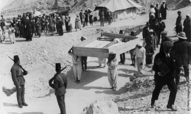 #251 Soldiers watching treasures being removed from Tutankhamen’s tomb.