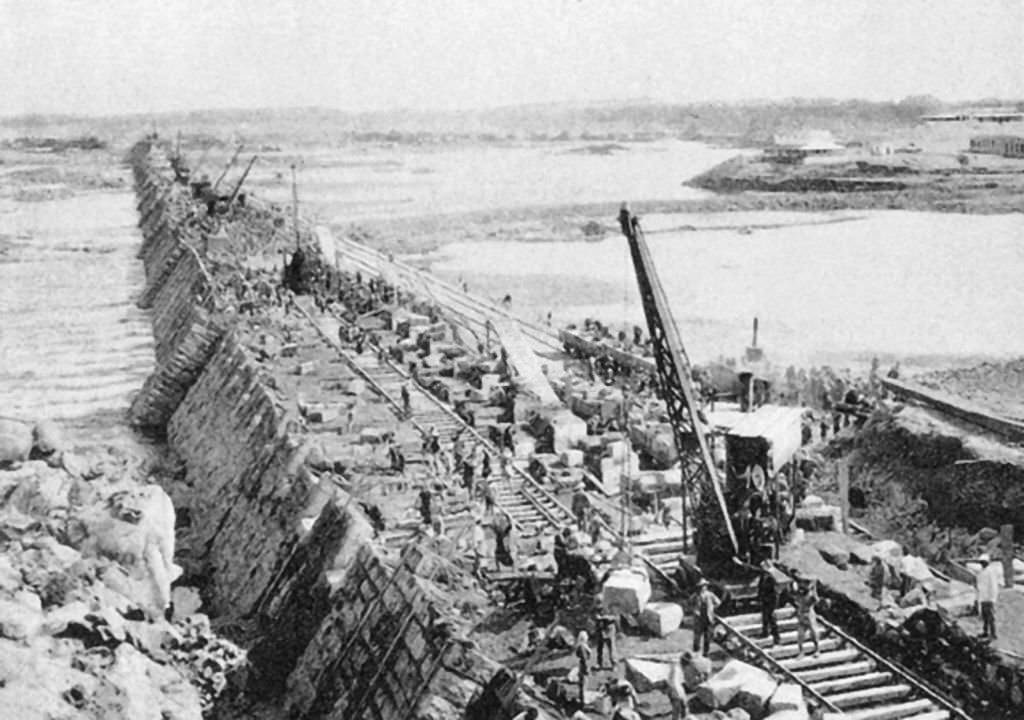 #34 Embankment work, shortly before the Aswan dam was completed.