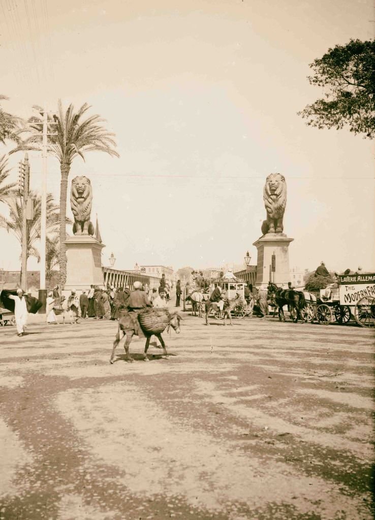 #43 Kasr En-Nil, bridge over the Nile, Cairo, Egypt, 1900.
