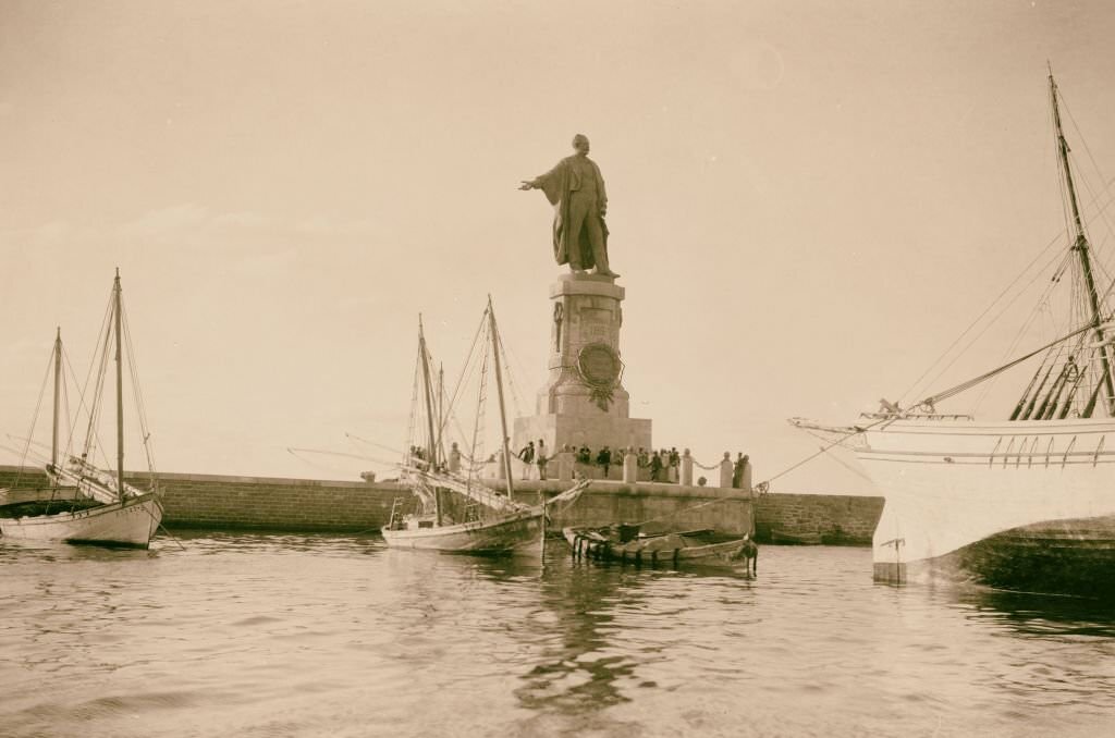 #83 Statue of de Lesseps at entrance to Suez Canal, 1900