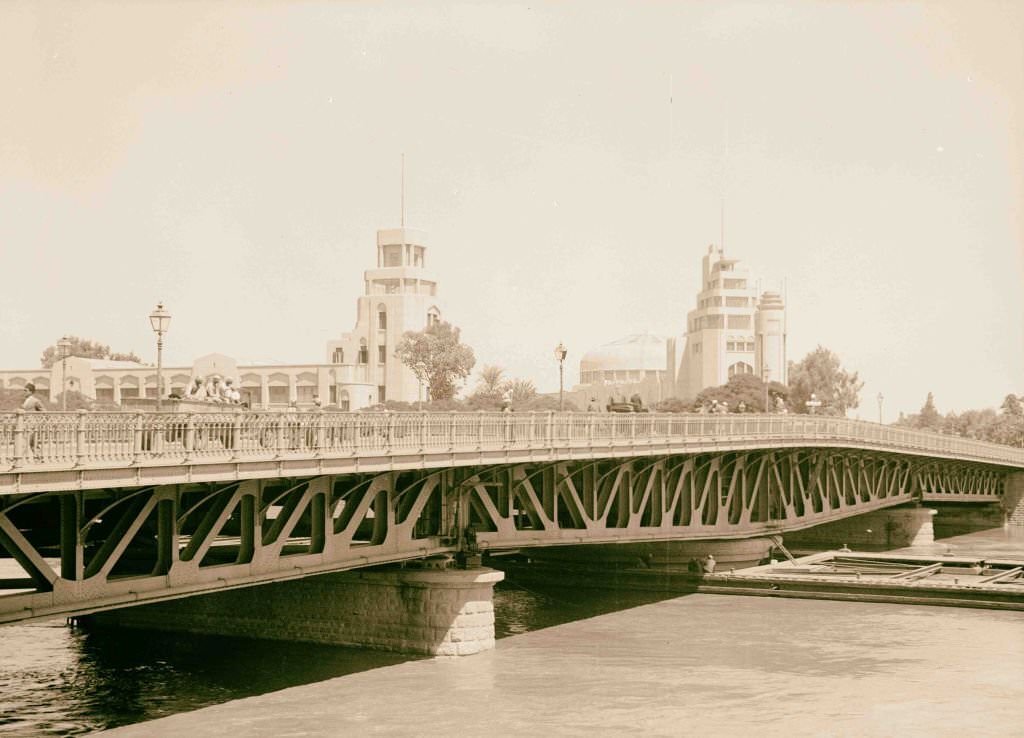 #86 Kasr En-Nil, bridge over the Nile, 1900